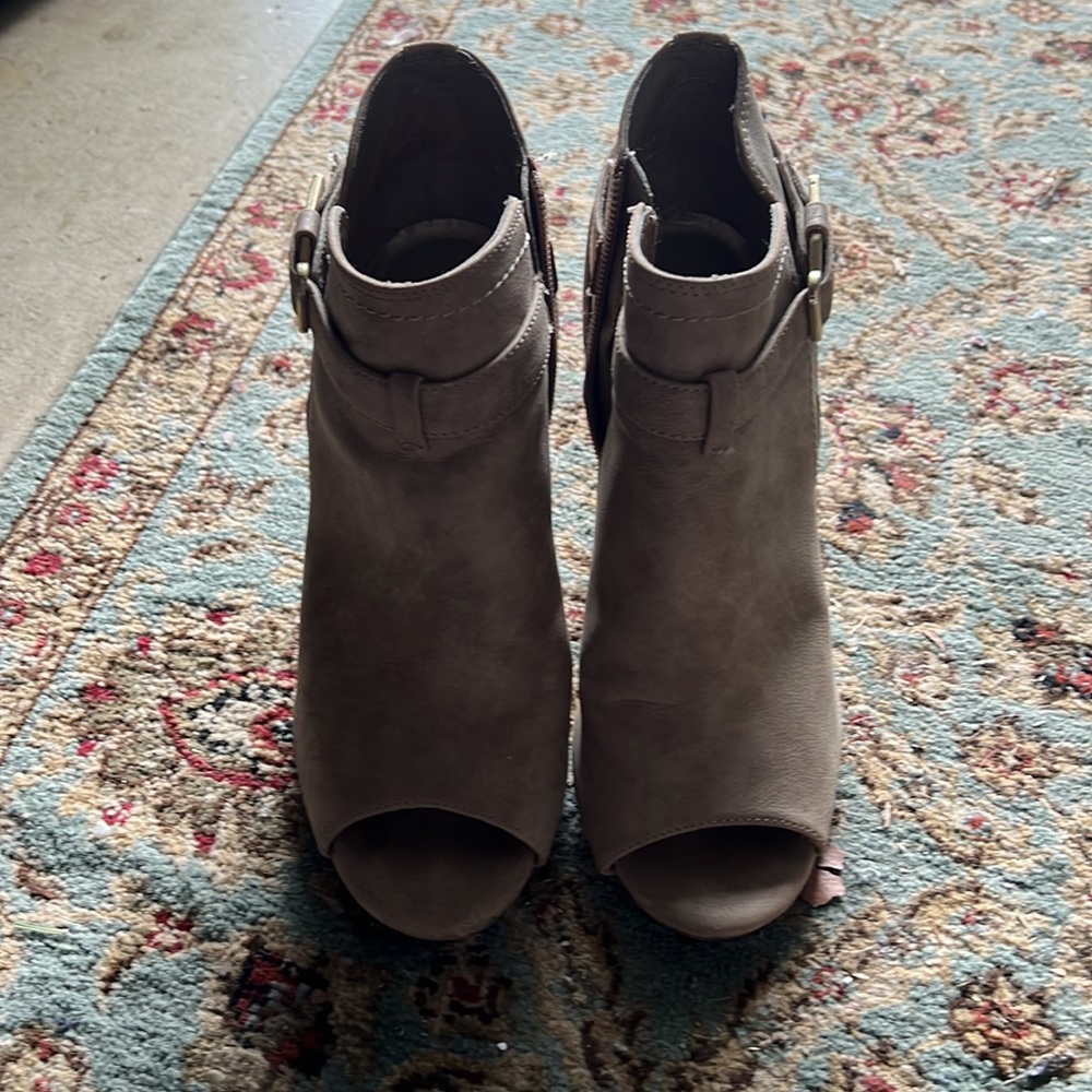 Guess Tan Booties- Open Toe Size 7 - image 4
